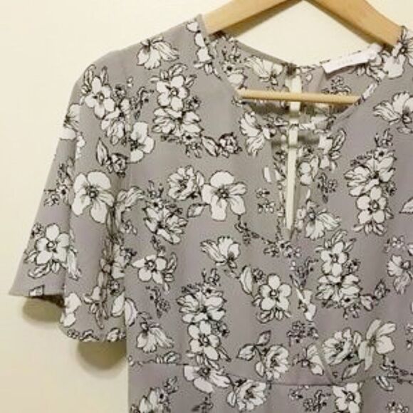 ✨ HP✨Lush Grey Floral Keyhole Dress✨ - Picture 3 of 4